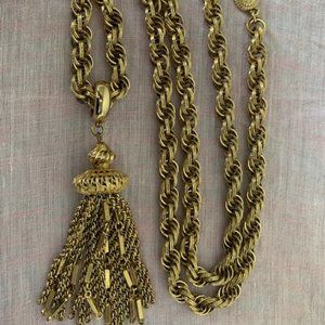 VINTAGE MONET TASSEL NECKLACE